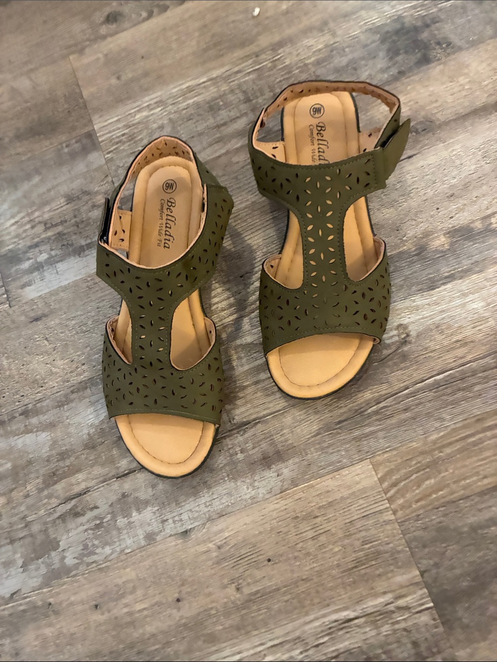 Belladia Comfort 2” Heel Olive Green Laser-Cut T-Strap Sandals Women 9W